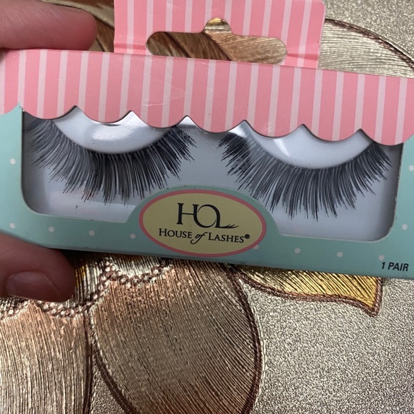 Lash - Picture 2 of 3